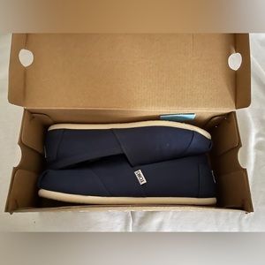 TOMS Classic Canvas Shoes - BRAND NEW